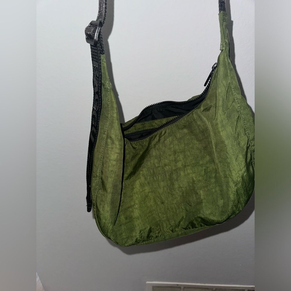 GUC BAGGU Laurel Bay Medium Crescent - original strap length
